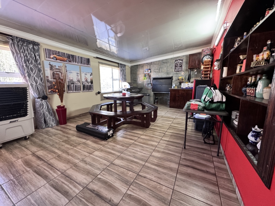 8 Bedroom Property for Sale in Meiringspark North West